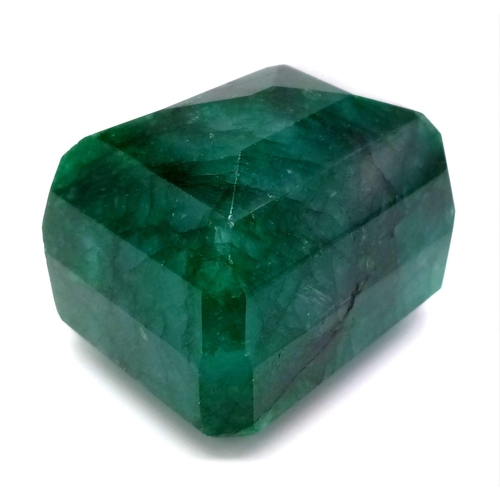 795 - A Monstrous 433.85ct Rectangular Natural Green Emerald Beryl gem with GLI Certification   40.80 x 32... 