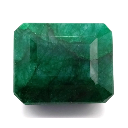 795 - A Monstrous 433.85ct Rectangular Natural Green Emerald Beryl gem with GLI Certification   40.80 x 32... 