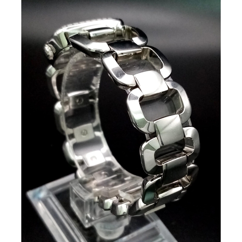 920 - A Stylish Gucci Ladies Diamond Dress Watch. Stainless steel strap and case - 25mm. Diamond bezel. Qu... 