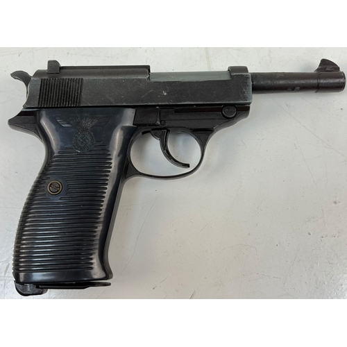 480 - A Vintage Full Size Metal Working Model of a German WW2 Period Walther P38 Pistol with Dummy Rounds ... 