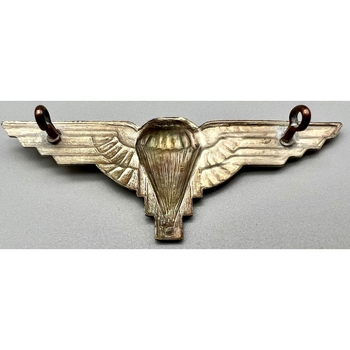 578 - A WW2 Free French Paratroopers Cap Badge (Cut Down British Badge with Cross of Lorraine).