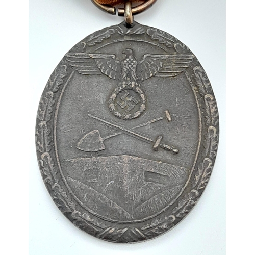 679 - A WW2 German West Wall Medal. Awarded to those who had built or served on the Siegfried Line.