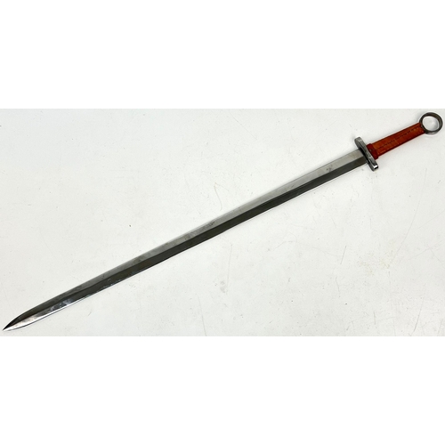 901 - A Vintage Very Good Condition Celtic Style Heavy Steel Reproduction Ring Handle Sword 99cm Long