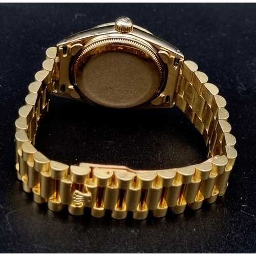 102 - An 18K Solid Gold Rolex Perpetual Datejust Ladies Watch. Gold strap and case - 31mm. Black dial. Aut... 