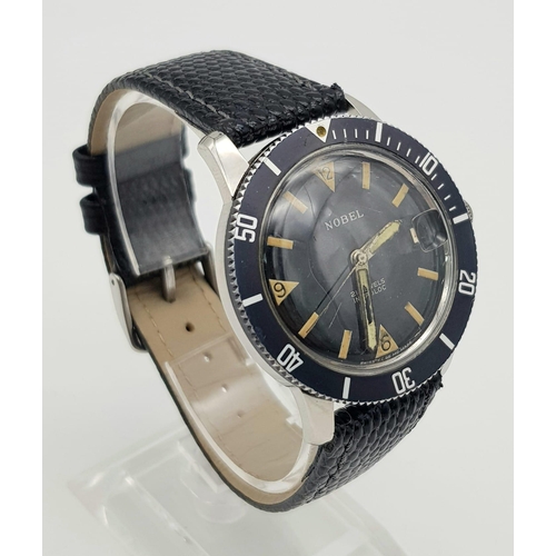 665 - A NOBEL SWISS MADE DIVERS WATCH WITH ROTATING BEZEL AND DATE BOX.  38mm