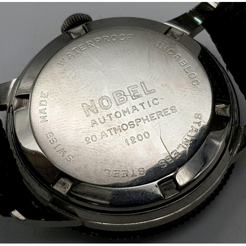 665 - A NOBEL SWISS MADE DIVERS WATCH WITH ROTATING BEZEL AND DATE BOX.  38mm