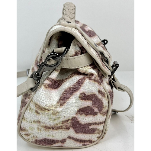 651 - A MULBERRY SATCHEL STLE SHOULDER BAG WITH RARE AND UNIQUE PATTERN IN VERY GOOD CONDITION.