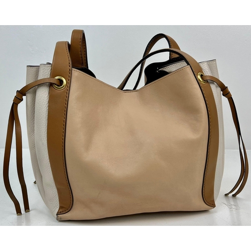 658 - A BEAUTIFUL BEIGE AND CREAM COACH HANDBAG IN SOFT LEATHER AND SUEDE LINED IN VERY GOOD CONDITION.