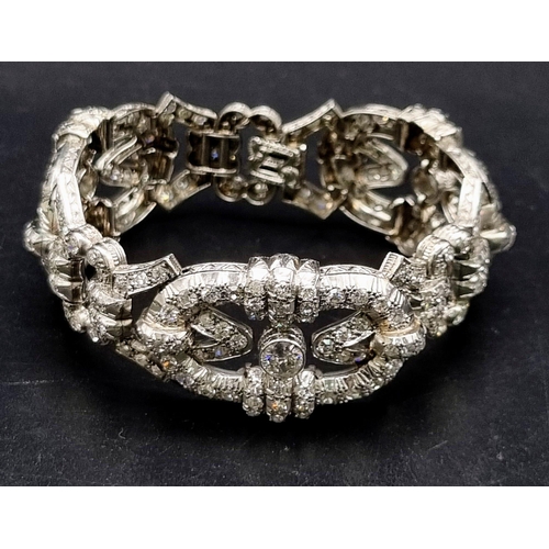 246 - A SPECTACULAR ANTIQUE DIAMOND BRACELET WITH 9ct OF TOP QUALITY DIAMONDS SET IN PLATINUM. 58.8gms