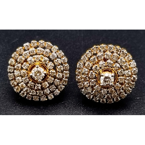 25 - A Diamond Brooch and Earring Set. 4ct of diamonds spread over a circular pendant and earrings. Set i... 