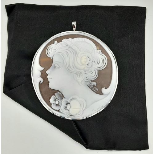 797 - 18K WHITE GOLD CAMEO PENDANT, SIGNED BY ARTIST ,  7CM X 7CM, WEIGHT 26.6G