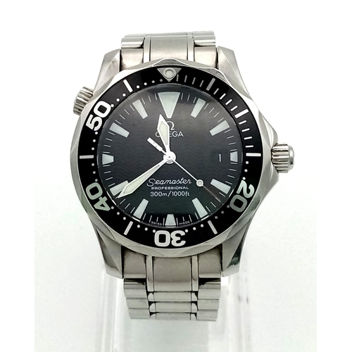 822 - An Omega Seamaster Professional Gents Watch. Stainless steel strap and case - 38mm. Black dial with ... 