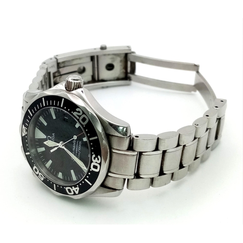 822 - An Omega Seamaster Professional Gents Watch. Stainless steel strap and case - 38mm. Black dial with ... 