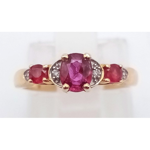 1085 - 9K YELLOW GOLD DIAMOND & RUBY RING, WEIGHT 1.6G SIZE I