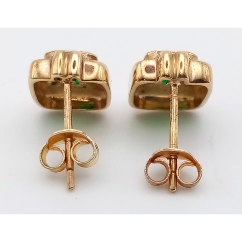 1099 - A PAIR OF 9K YELLOW GOLD GREEN STONE SET EARIRNGS 2.6G