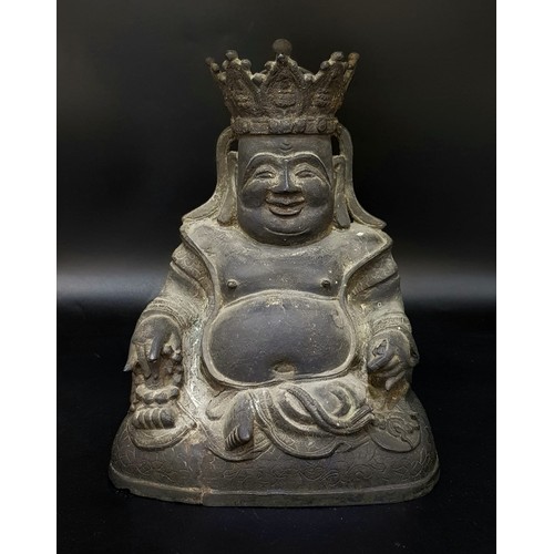 817 - A MING DYNASTY FIGURE OF A BUDAI IN BRONZE (1368-1644) A JOVIAL BRONZE CROWNED FIGURE SEATED IN RAJA... 