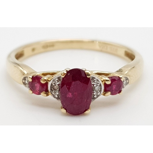 1138 - 9K Yellow Gold Diamond and Ruby Ring.
Weighs 1.7g
Size M