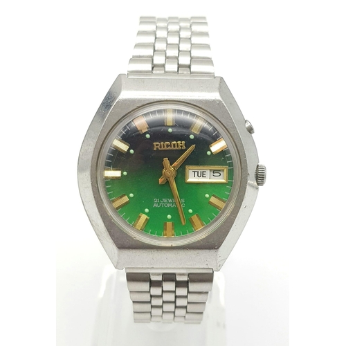 136 - A Vintage 21 Jewel Ricoh Automatic Gents Watch. Stainless steel strap and case - 38mm. Beautiful gre... 