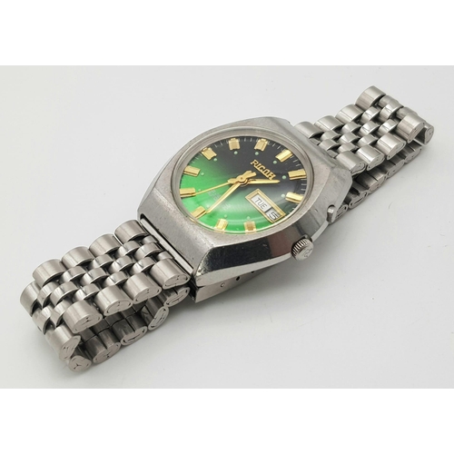 136 - A Vintage 21 Jewel Ricoh Automatic Gents Watch. Stainless steel strap and case - 38mm. Beautiful gre... 