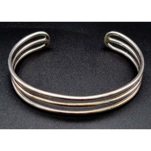 1007 - Sterling Silver 3 row cuff bangle.
weighs 23.8g