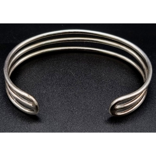 1007 - Sterling Silver 3 row cuff bangle.
weighs 23.8g