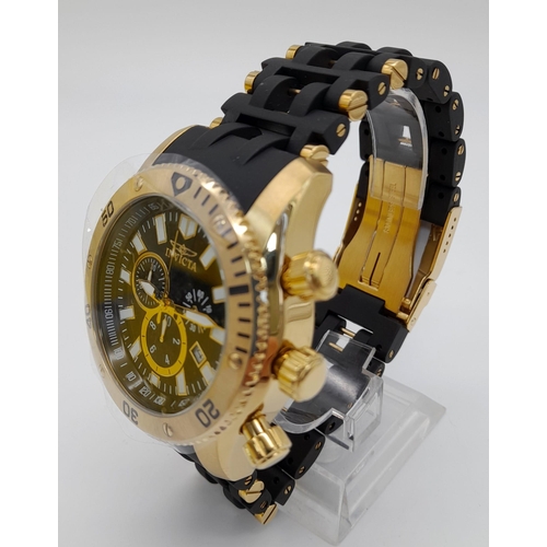 1098 - An Invicta Chronograph Gents watch. Black rubber strap on. Gilded case - 52mm. Black dial with three... 