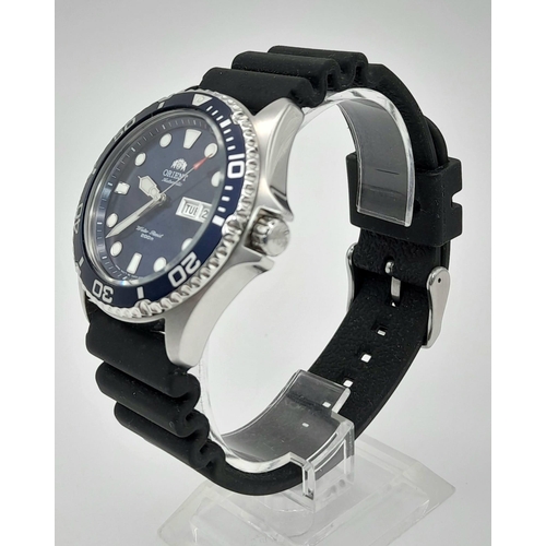 1284 - An Orient Automatic Gents watch. Black rubber strap. Stainless steel case - 40mm. Blue dial with day... 