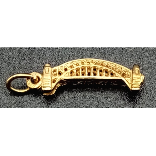 1239 - A 9K yellow gold, finely detailed, bridge charm. Length: 21 mm, weight: 1.3 g.