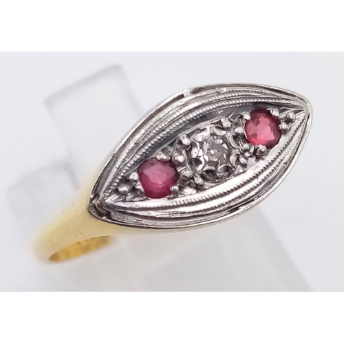 1319 - A vintage 18K yellow gold and platinum ring with a single diamond and two rubies. Ring size: R, weig... 