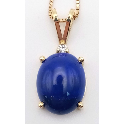 369 - 14K YELLOW GOLD WITH LARGE OVAL LAPIS LAZULI & DIAMOND PENDANT ON 18K GOLD CHAIN, WEIGHT 5G