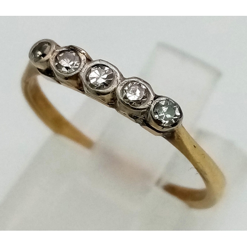 886 - An 18K yellow gold and platinum, vintage ring with a row of five diamonds. Ring size: M, weight: 1.8... 