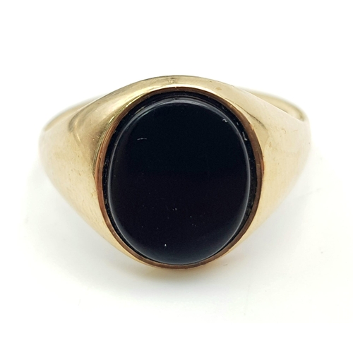 628 - 9K Yellow Gold ONYX Set Signet Ring 
weighs 2.7g
Size S