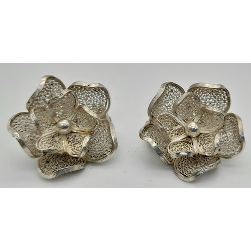 1112 - Ladies Vintage Silver Filigree Flower Shape Clip on Earrings in Presentation Box