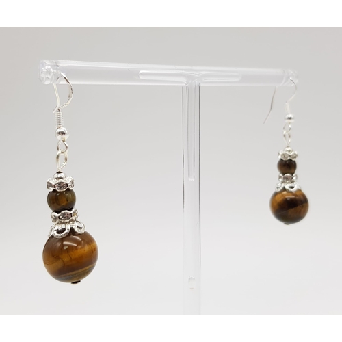 429 - A Tigers Eye Necklace with Tortoise Pendant - Plus a par of tigers eye drop earrings. Necklace - 44 ... 