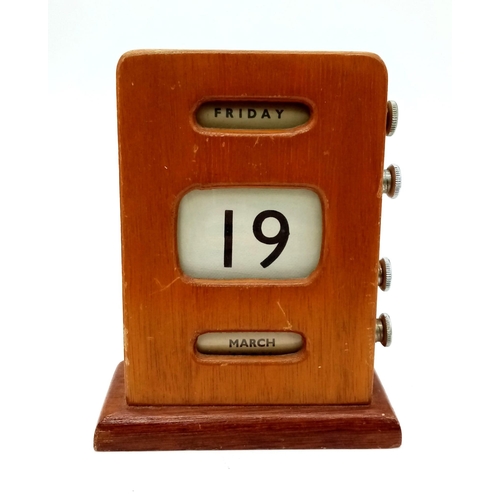 1108 - A Wonderful Vintage Manuel-Wind Wooden Desk Calendar. Day, date and month. 14cm tall.