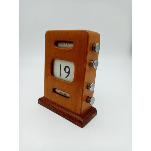 1108 - A Wonderful Vintage Manuel-Wind Wooden Desk Calendar. Day, date and month. 14cm tall.