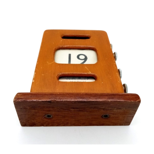 1108 - A Wonderful Vintage Manuel-Wind Wooden Desk Calendar. Day, date and month. 14cm tall.