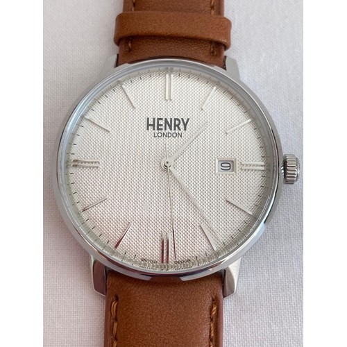 63 - Gentleman's New HENRY LONDON Quartz Wristwatch. Model HL40-s-0349 Finished in stainless steel with T... 