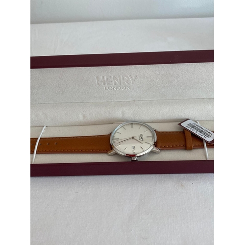 63 - Gentleman's New HENRY LONDON Quartz Wristwatch. Model HL40-s-0349 Finished in stainless steel with T... 