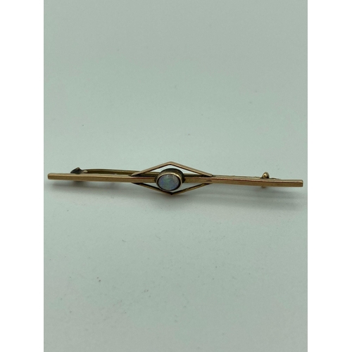 91 - Antique 9 carat GOLD and OPAL BROOCH.1.8 grams. 5.75 cm.