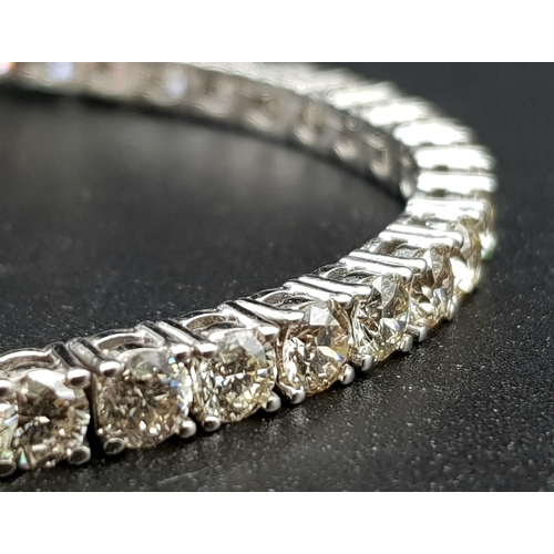 394 - A 14K White Gold Diamond Tennis Bracelet. 46 brilliant round cut diamonds. 10ct approx. 19cm. 15.8g ... 