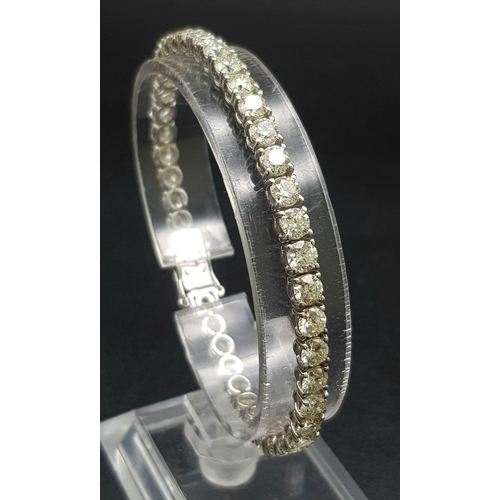 87 - A 14K White Gold Diamond Tennis Bracelet. 46 brilliant round cut diamonds. 10.25ct approx. 19cm. 12.... 