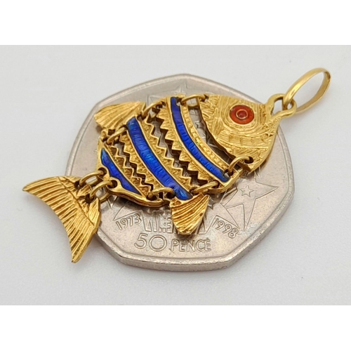 331 - A Vintage 18K Gold and Enamel Articulated Fish Pendant.  
3.5cm. 3.82g total weight.