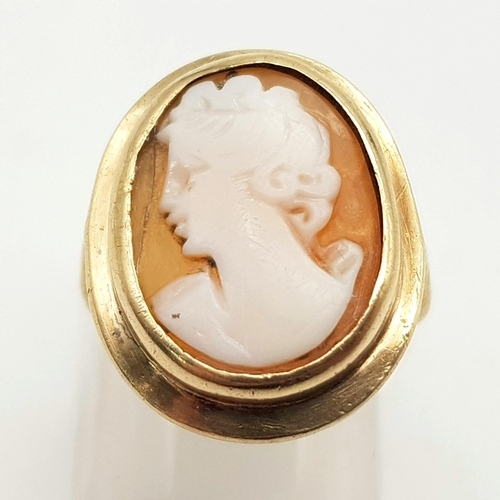 401 - 9k yellow gold cameo ring,
Size G, weighs 4.5g