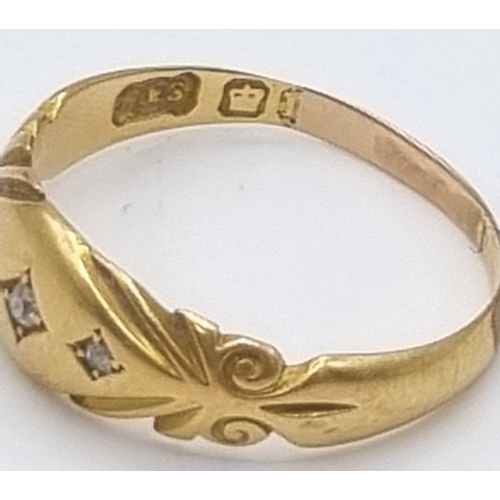 187 - An 18K Yellow Gold Vintage 3 Stones Diamond Ring. Size O. Weight: 2.73g