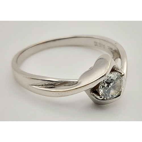 267 - 18K WHITE GOLD DIAMOND TWIST SOLITAIRE RING 0.50CT DIAMOND, WEIGHS 3.7G, SIZE O