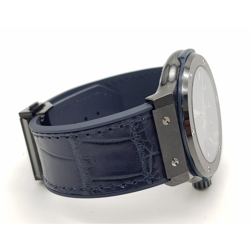 44 - A Hublot Classic Fusion Automatic Gents Watch. Original Hublot blue alligator leather strap. Black c... 
