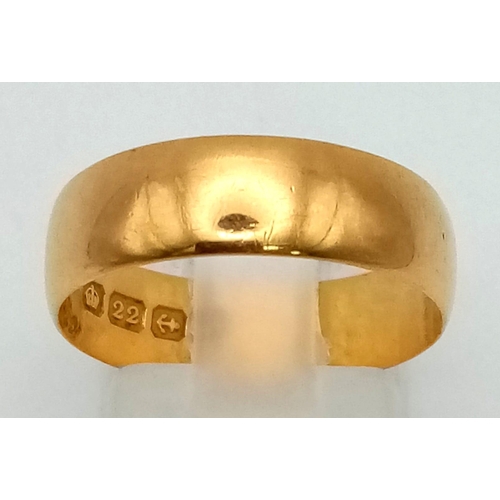 29 - A 22k Yellow Gold Band Ring. Size Q. 4.25g.