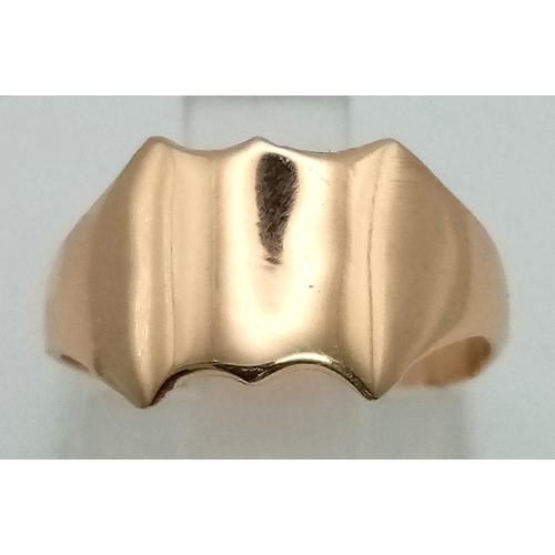 365 - 18k yellow gold plain crest signet ring
 Size I, weighs 2.05g