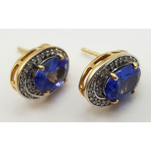 250 - 18K Yellow Gold0 DIAMOND & SAPPHIRE STUD EARRINGS 3 CT OF SAPPHIRES & 0.30CT OF DIAMONDS, weighs 4.1... 